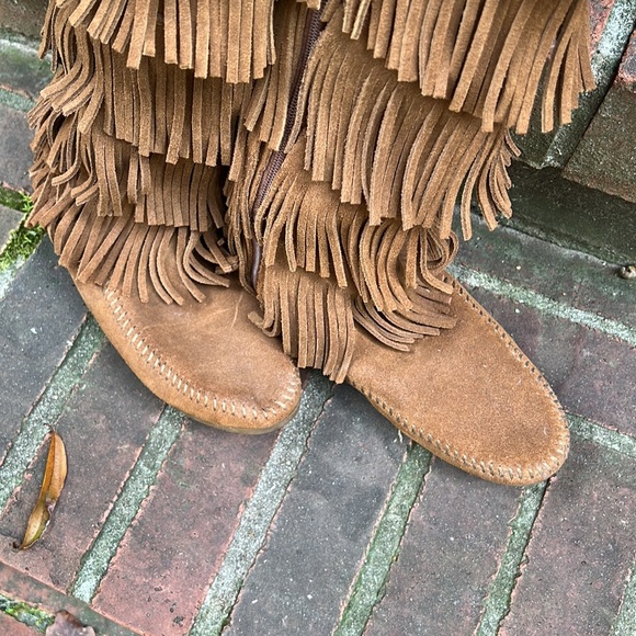 Minnetonka, five layer fringe boot - Picture 3 of 6